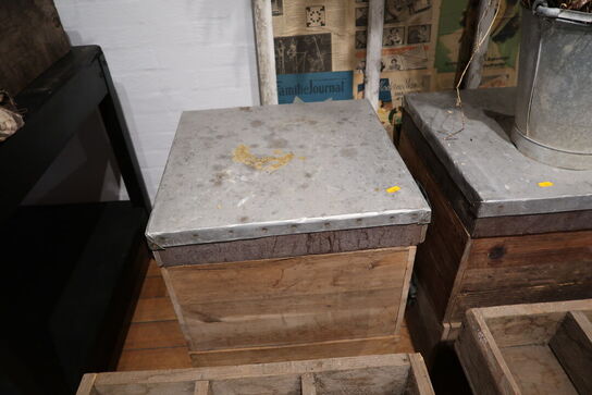 3 stk. butiksinventar