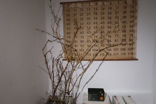 3 stk. trækasser, taltavle m.m.