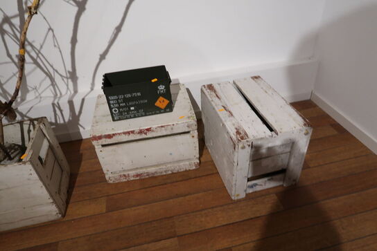 3 stk. trækasser, taltavle m.m.