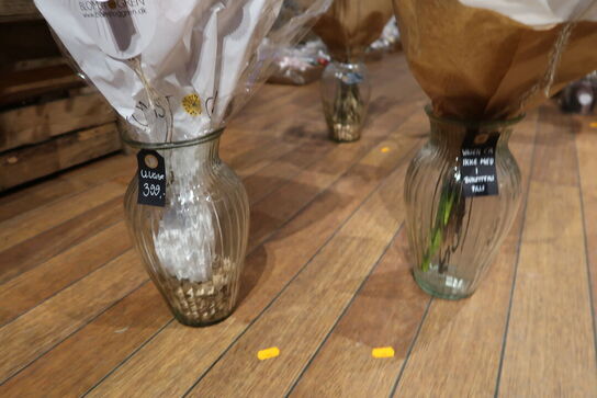 2 stk. buketter i vaser