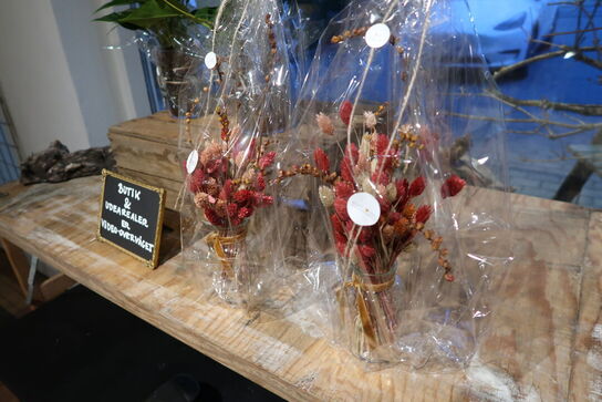 2 stk. buketter i vaser