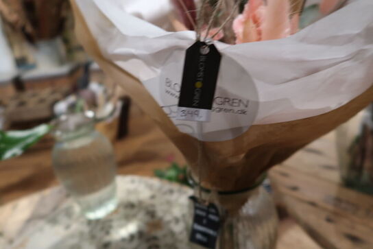 2 stk. buketter i vaser