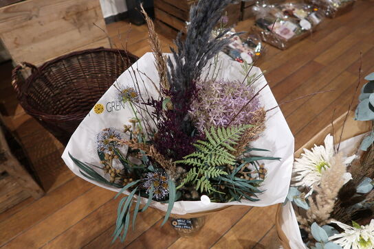 2 stk. buketter i vaser