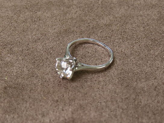 Diamant Ring 2.02 CT. 14 KT. Hvidguld (inkl. IGI Certifikat)