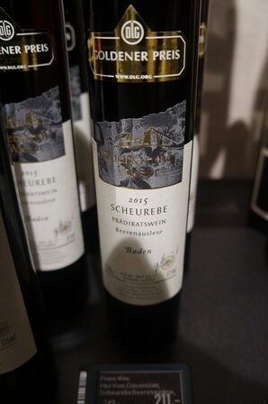 2 fl. Vin SCHEUREBE