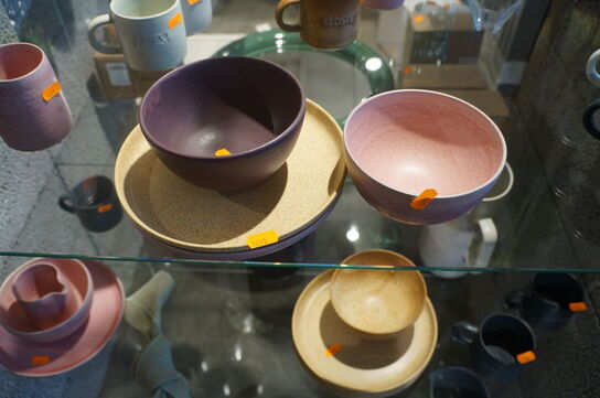 2 stk. Skåle & 2 stk. Tallerkener JULIE DAMHUS ODA & TOTO