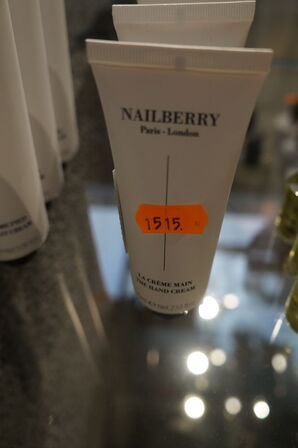 Parti creme NAILBERRY