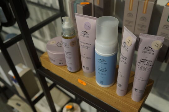 Diverse udstillingsprodukter RUDOLFH CARE