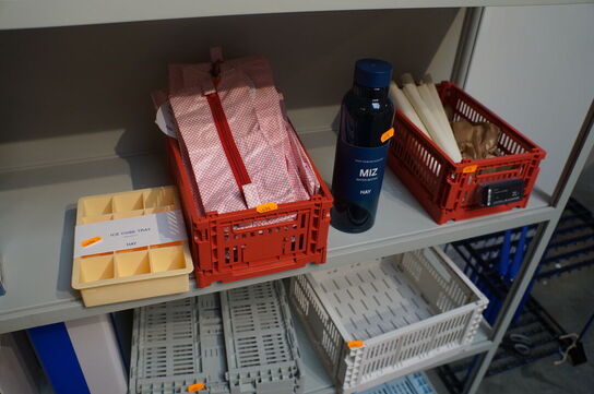 Diverse interiør på hylde