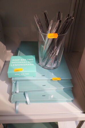 Notesbøger, kuglepenne, m.v.