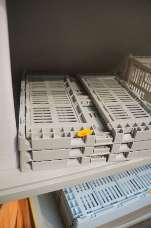 Plastkasser, kagedåser, m.v.