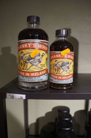 2 fl. Whiskey HANKY'S WHIP