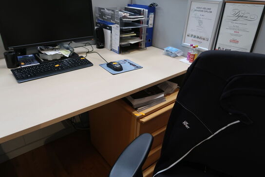 El. hæve/sænke skrivebord samt kontorstol