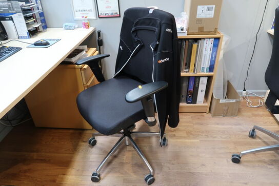 El. hæve/sænke skrivebord samt kontorstol