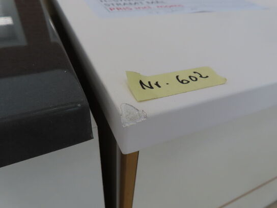 Badeværelses arrangement - 2 stk. skuffer med fuldt udtræk og soft close og KUMA vask