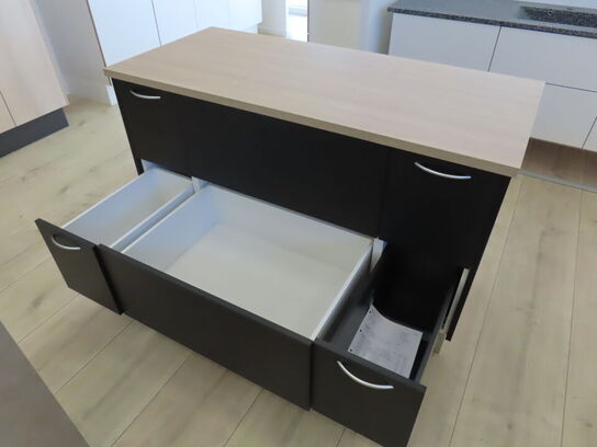 Fritstående Ø med 6 skuffer med push/softclose