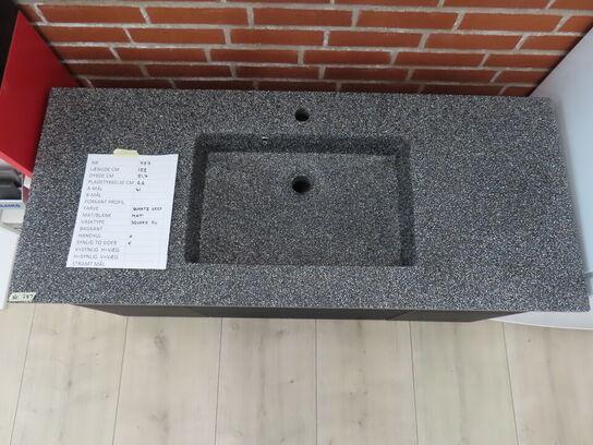 Badeværelses arrangement - 6 stk. skuffer med fuldt udtræk og soft close og KUMA vask