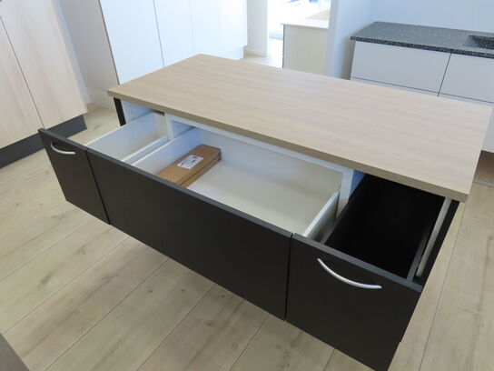 Fritstående Ø med 6 skuffer med push/softclose