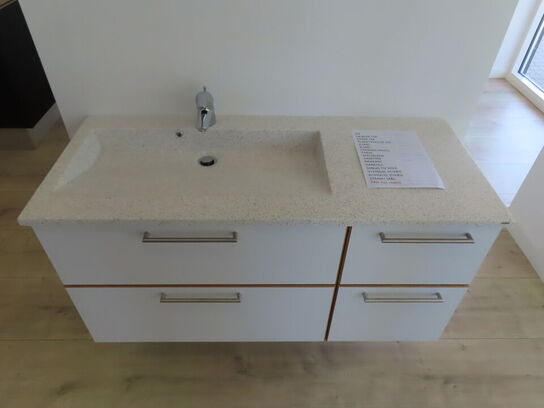 Badeværelses arrangement - 4 stk. skuffer med fuldt udtræk og soft close og KUMA vask og armatur