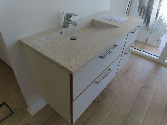 Badeværelses arrangement - 4 stk. skuffer med fuldt udtræk og soft close og KUMA vask og armatur