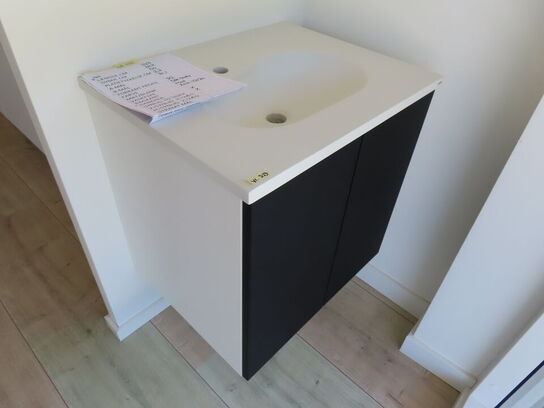 Badeværelses arrangement - 2 stk. låger og KUMA vask