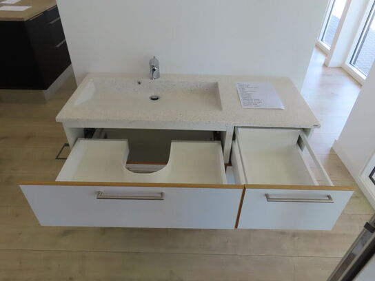 Badeværelses arrangement - 4 stk. skuffer med fuldt udtræk og soft close og KUMA vask og armatur