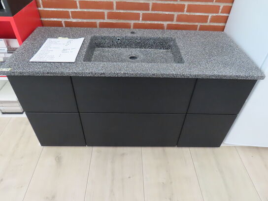 Badeværelses arrangement - 6 stk. skuffer med fuldt udtræk og soft close og KUMA vask