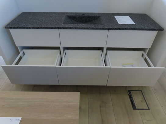 Badeværelses arrangement - 6 stk. skuffer med fuldt udtræk og push/soft close og KUMA vask