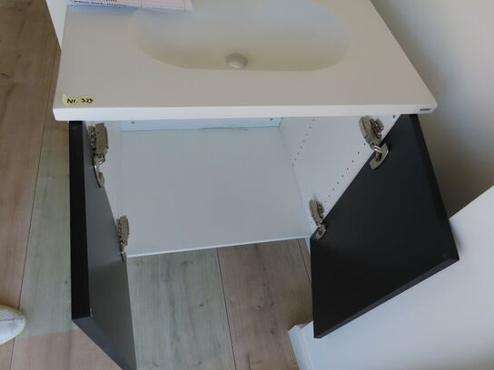 Badeværelses arrangement - 2 stk. låger og KUMA vask