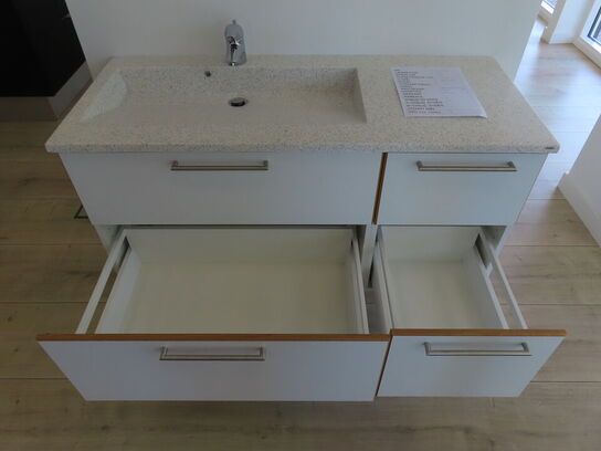 Badeværelses arrangement - 4 stk. skuffer med fuldt udtræk og soft close og KUMA vask og armatur