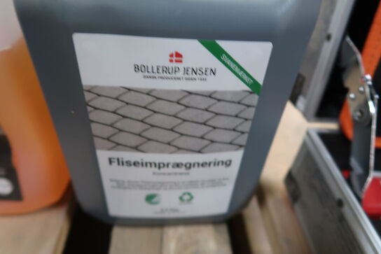 2 flasker plejeprodukter 