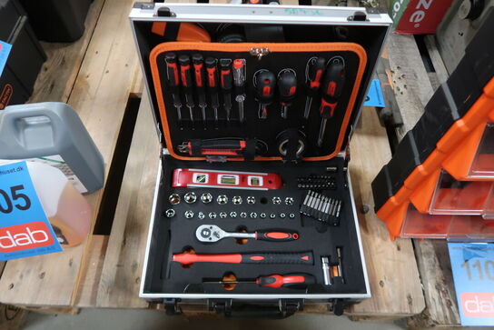 Værktøjskuffert med indhold 