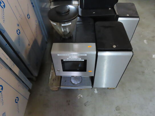 Kaffemaskine inkl mælkekøler