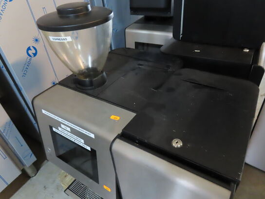 Kaffemaskine inkl mælkekøler