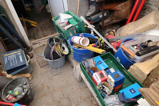 Div. Stiger, varelager, stilladsdele JUMBO, palleløfter m.m. (alt skal medtages)