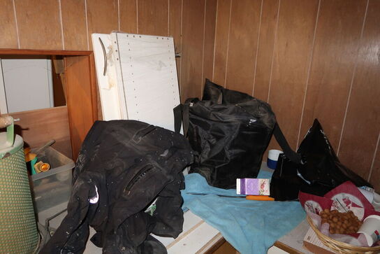 Div. Varelager, kaffemaskine MOCCAMASTER, køleskab m.m. (alt skal medtages)