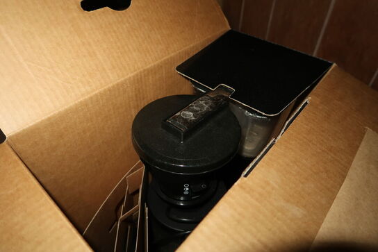 Div. Varelager, kaffemaskine MOCCAMASTER, køleskab m.m. (alt skal medtages)