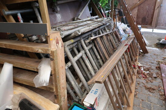 Div. Stiger, varelager, stilladsdele JUMBO, palleløfter m.m. (alt skal medtages)