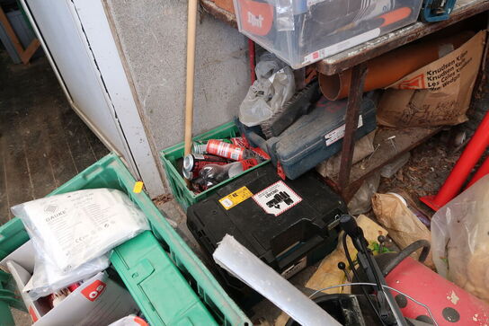 Div. Stiger, varelager, stilladsdele JUMBO, palleløfter m.m. (alt skal medtages)