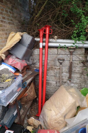 Div. Stiger, varelager, stilladsdele JUMBO, palleløfter m.m. (alt skal medtages)