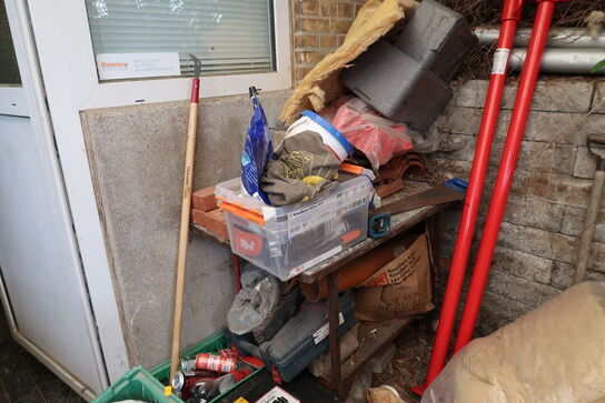 Div. Stiger, varelager, stilladsdele JUMBO, palleløfter m.m. (alt skal medtages)