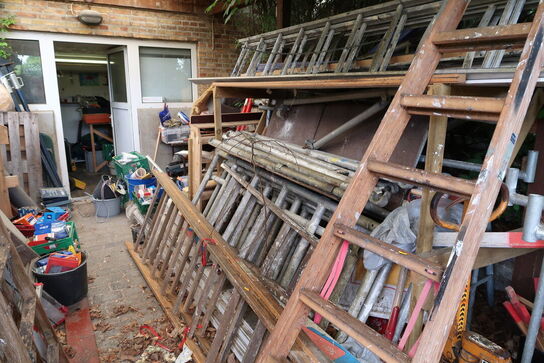 Div. Stiger, varelager, stilladsdele JUMBO, palleløfter m.m. (alt skal medtages)