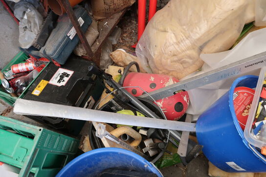 Div. Stiger, varelager, stilladsdele JUMBO, palleløfter m.m. (alt skal medtages)