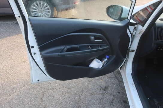 Personbil: KIA RIO 1.2 5-DØRS MAN. 5 (moms fri)