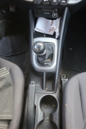 Personbil: KIA RIO 1.2 5-DØRS MAN. 5 (moms fri)