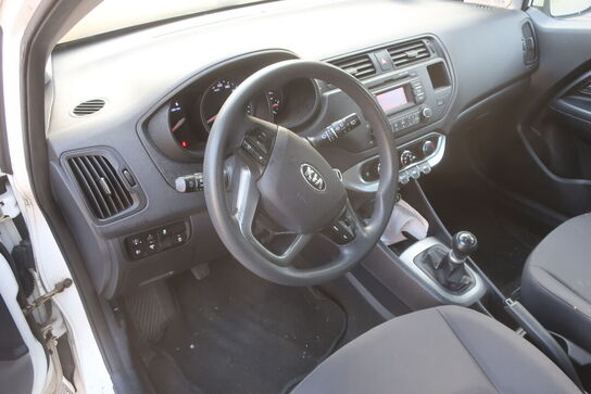 Personbil: KIA RIO 1.2 5-DØRS MAN. 5 (moms fri)