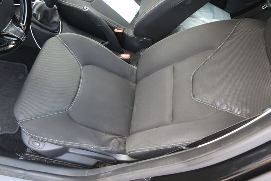 Personbil: RENAULT NY CLIO DCI 90 5D (moms fri)