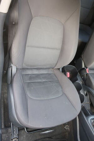 Personbil: KIA RIO 1.2 5-DØRS MAN. 5 (moms fri)
