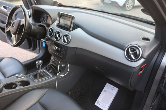 Varebil: MERCEDES-BENZ B 200 CDI BE