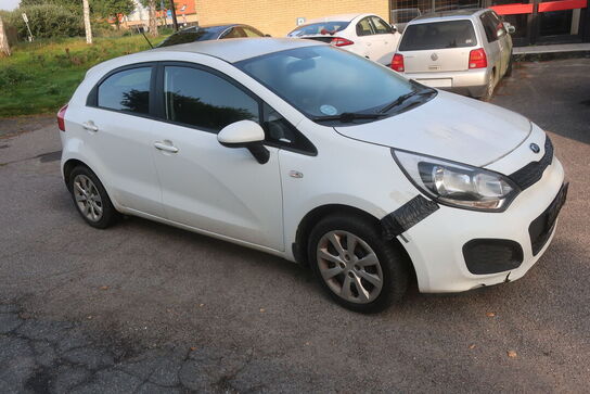 Personbil: KIA RIO 1.2 5-DØRS MAN. 5 (moms fri)